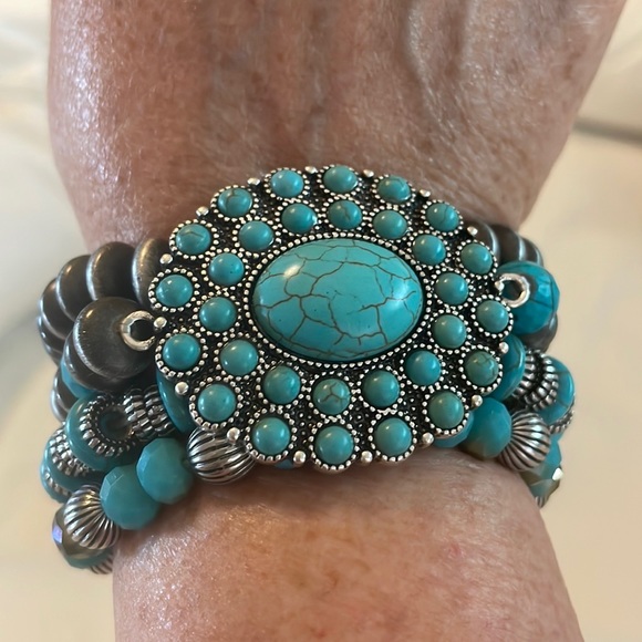 Turquoise Concha Bracelet, 4 Piece Set. - Picture 2 of 8